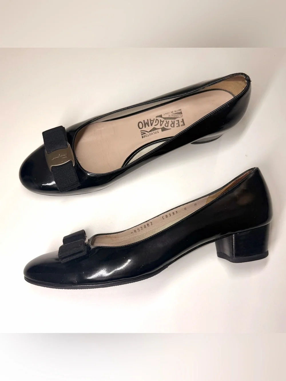 Salvatore Ferragamo Women’s Vera Bow Black Patent Leather Pump Low Heel Shoes 8B